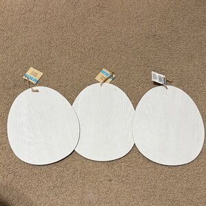 White Wooden Egg-Shaped Wall Decor Set